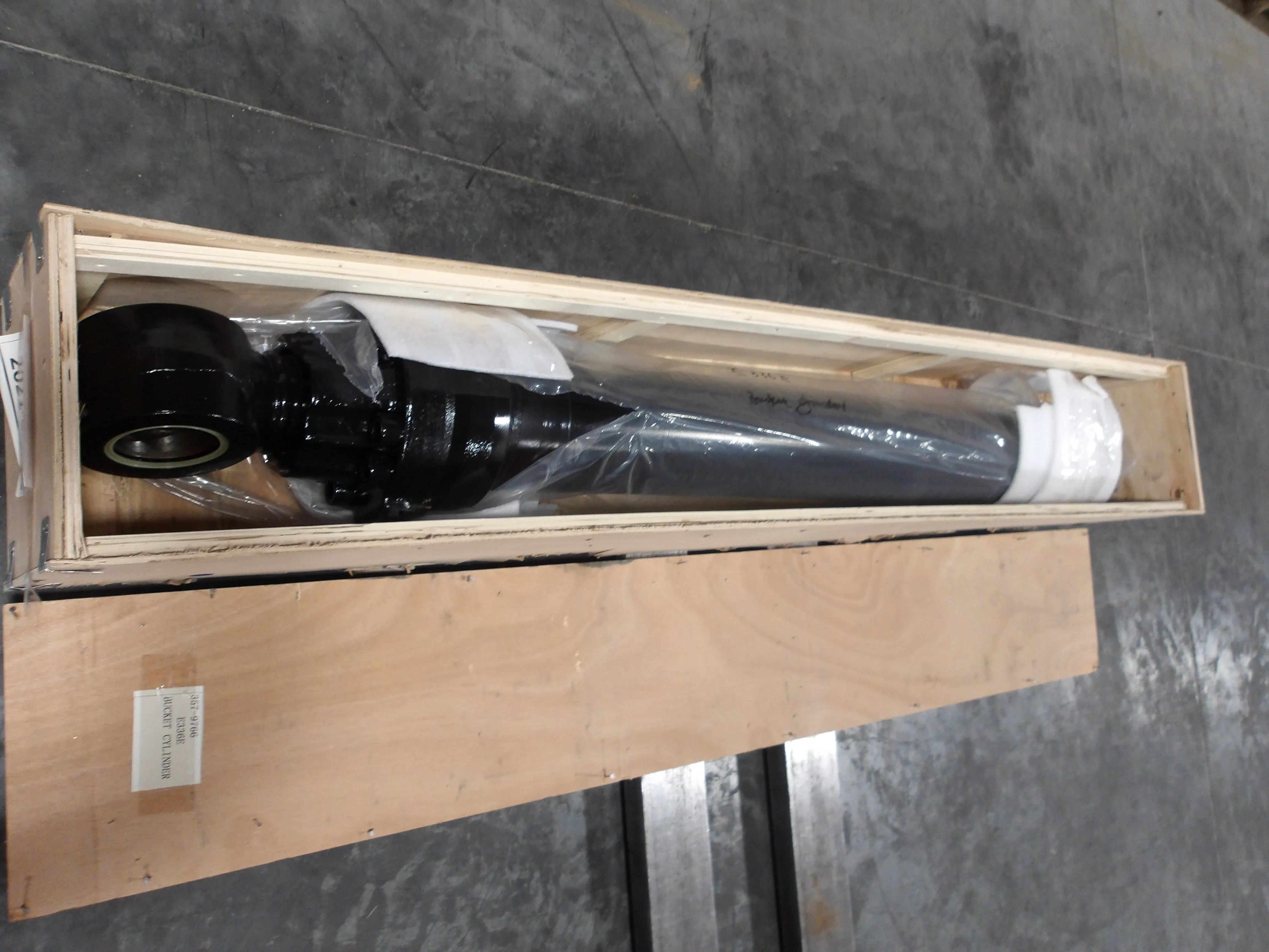 New Cat Bucket Cylinder – 357-9766 357-9766-N